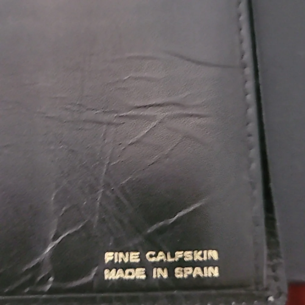 Christian Dior slim wallet(vintage) has wrinkles